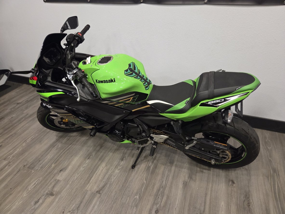 2020 Kawasaki Ninja 650 KRT Edition