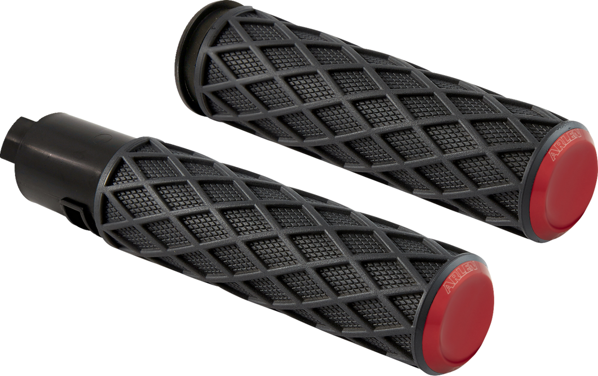 Diamond Grips - TBW - Red (500-061) by Arlen Ness